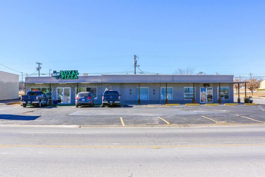 200-202 S Ridgeway Dr, Cleburne, TX à vendre - Photo du bâtiment - Image 3 de 5