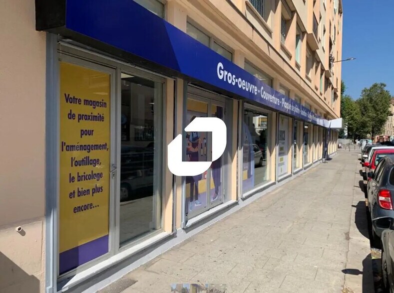 Commerce de détail dans Grenoble à louer - Photo du bâtiment - Image 2 de 3