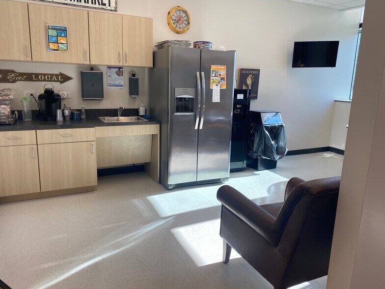 125 E County Line Rd, Warminster, PA à louer - Photo intérieure - Image 3 de 9