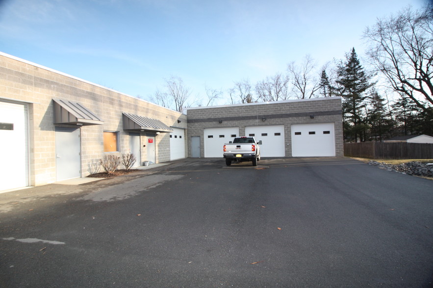 24 Lishakill Rd, Albany, NY for lease - Building Photo - Image 2 of 9