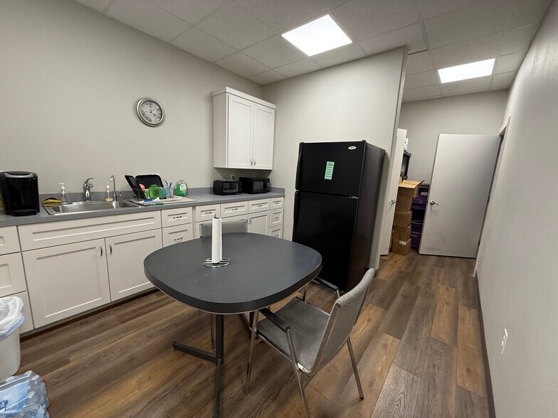 905 3rd St, Marble Falls, TX à vendre - Photo du bâtiment - Image 3 de 17