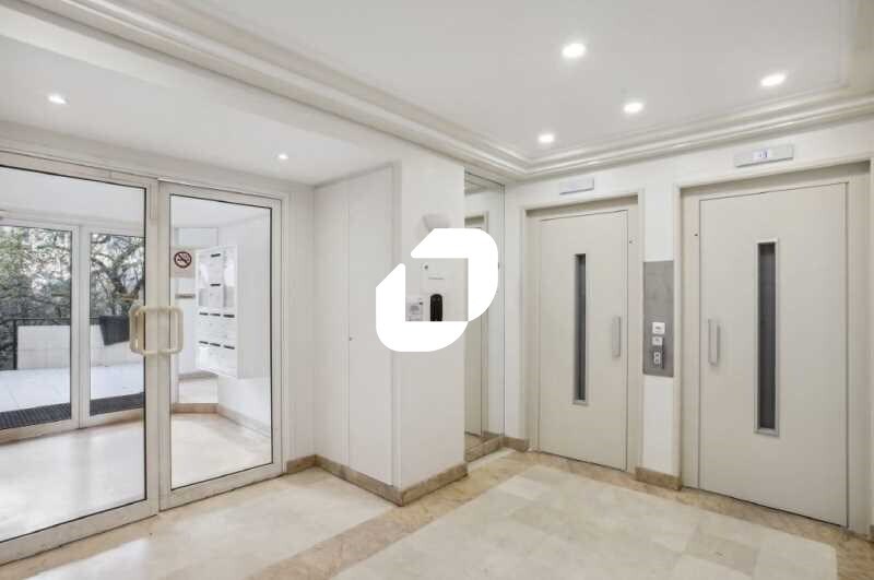 171 Ter Avenue Charles De Gaulle, Neuilly-sur-Seine for lease - Lobby - Image 3 of 6