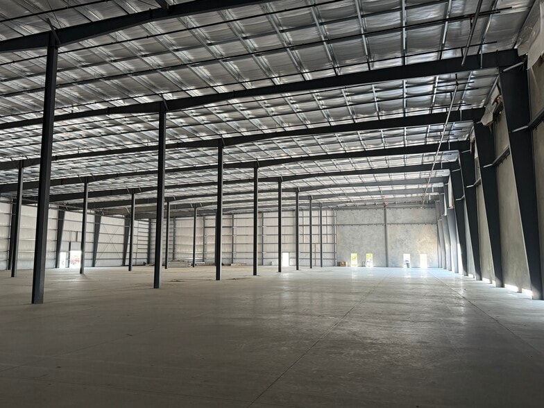 Industrial Circle, Brownsville, TX for lease - Interior Photo - Image 3 of 6