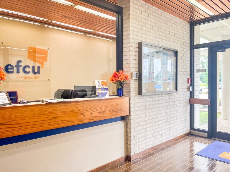 10719 Airline Hwy, Baton Rouge, LA à vendre - Hall d’entrée - Image 2 de 10