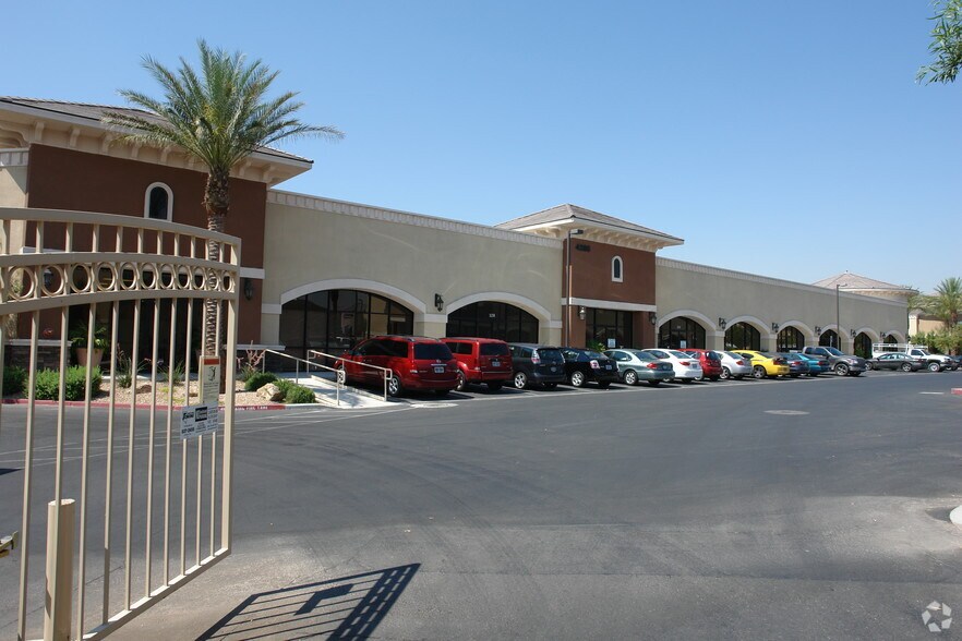 4285 N Rancho Dr, Las Vegas, NV à vendre - Photo du bâtiment - Image 3 de 18