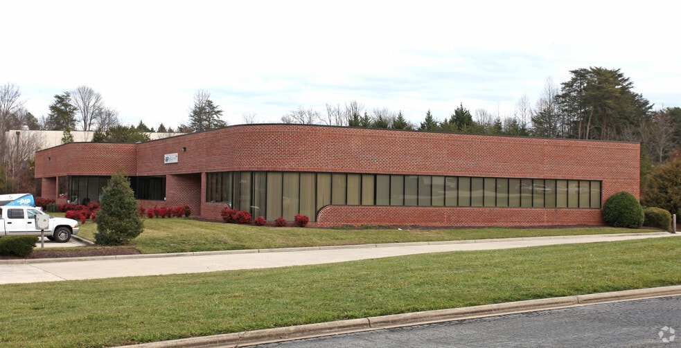 4214 Beechwood Dr, Greensboro, NC for lease - Building Photo - Image 2 of 6