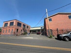 310 E Washington Ave, Bridgeport, CT for lease Interior Photo- Image 2 of 4