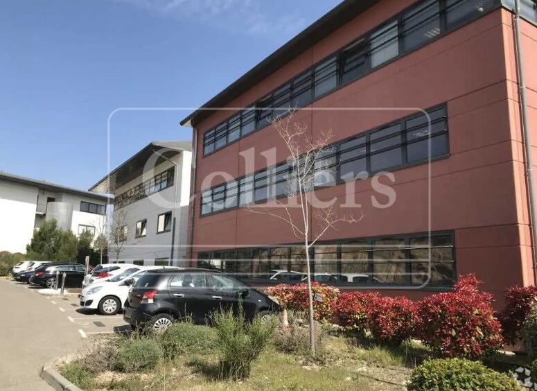 380 Avenue Archimède, Aix-en-Provence à louer - Photo du bâtiment - Image 2 de 2