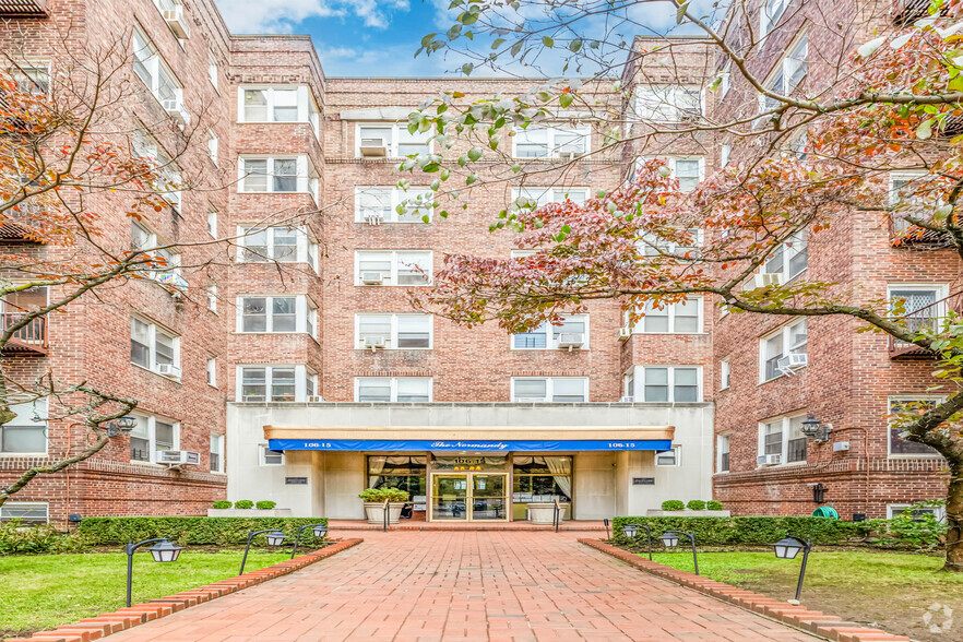 10615 Queens Blvd, Forest Hills, NY à vendre - Photo principale - Image 1 de 7