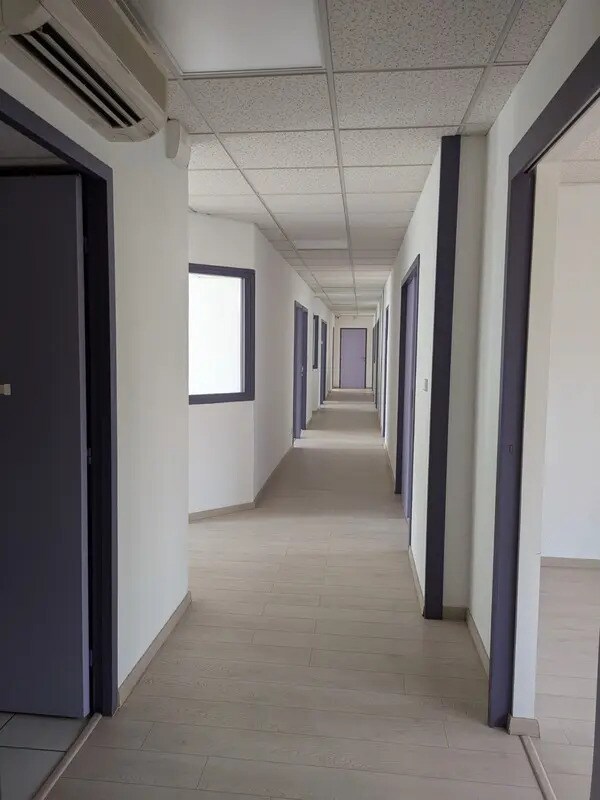 Office in Grenoble for sale Interior Photo- Image 1 of 9