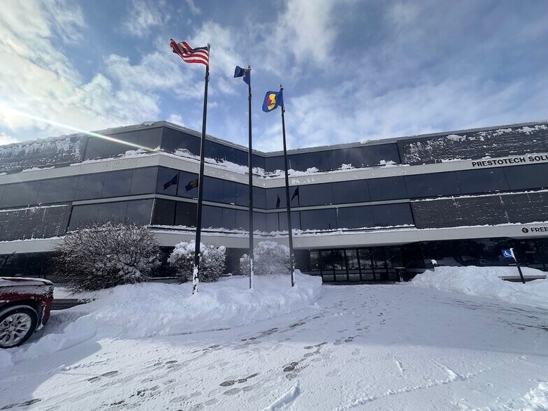 4595 Broadmoor Ave SE, Grand Rapids, MI à louer - Photo du bâtiment - Image 3 de 29