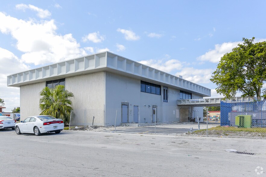 1601 E 4th Ave, Hialeah, FL à louer - Photo du bâtiment - Image 2 de 2