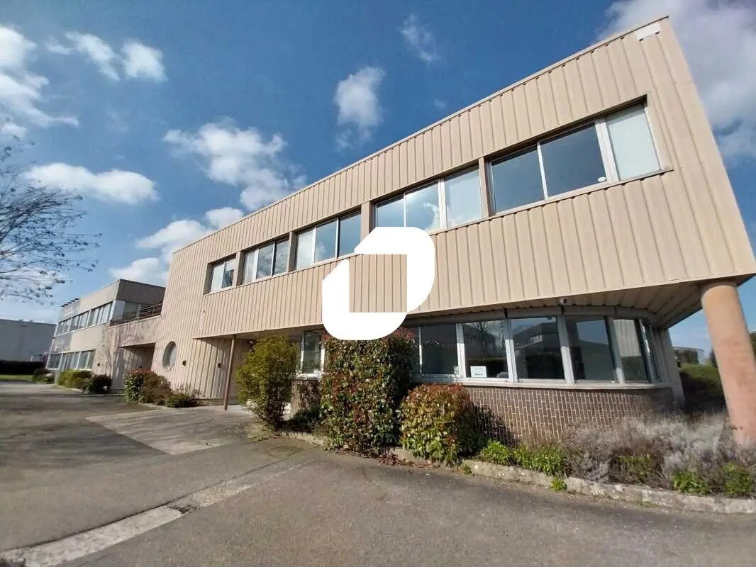 Office in Les Clayes-sous-Bois for lease Building Photo- Image 1 of 14
