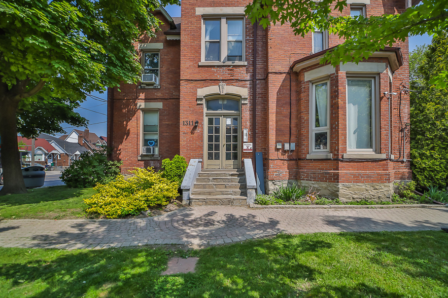 1311 Pape Ave, Toronto, ON à vendre - Photo du bâtiment - Image 1 de 5