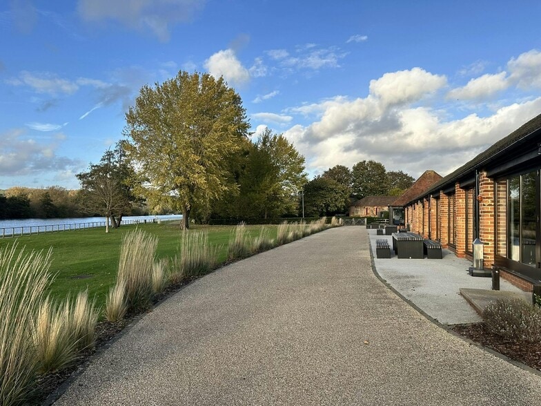 The Boathouse, Riverside Barns, Remenham Lane, Shiplake à louer - Photo du bâtiment - Image 2 de 3