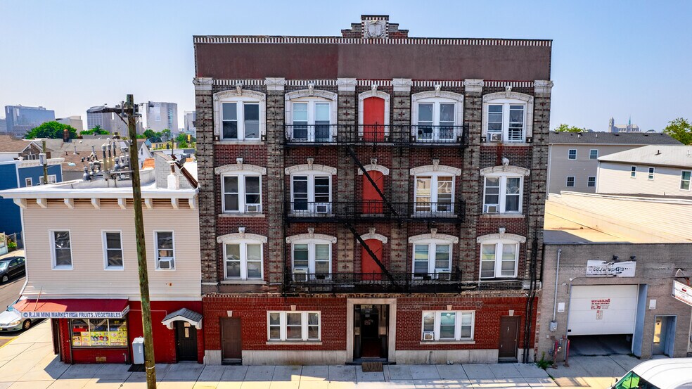 302-304 N 3rd St, Harrison, NJ à vendre - Photo du bâtiment - Image 2 de 15