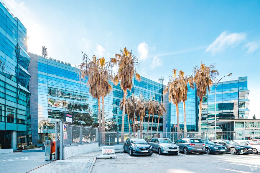 Calle Vía de los Poblados, 13, Madrid, Madrid for lease - Building Photo - Image 1 of 6