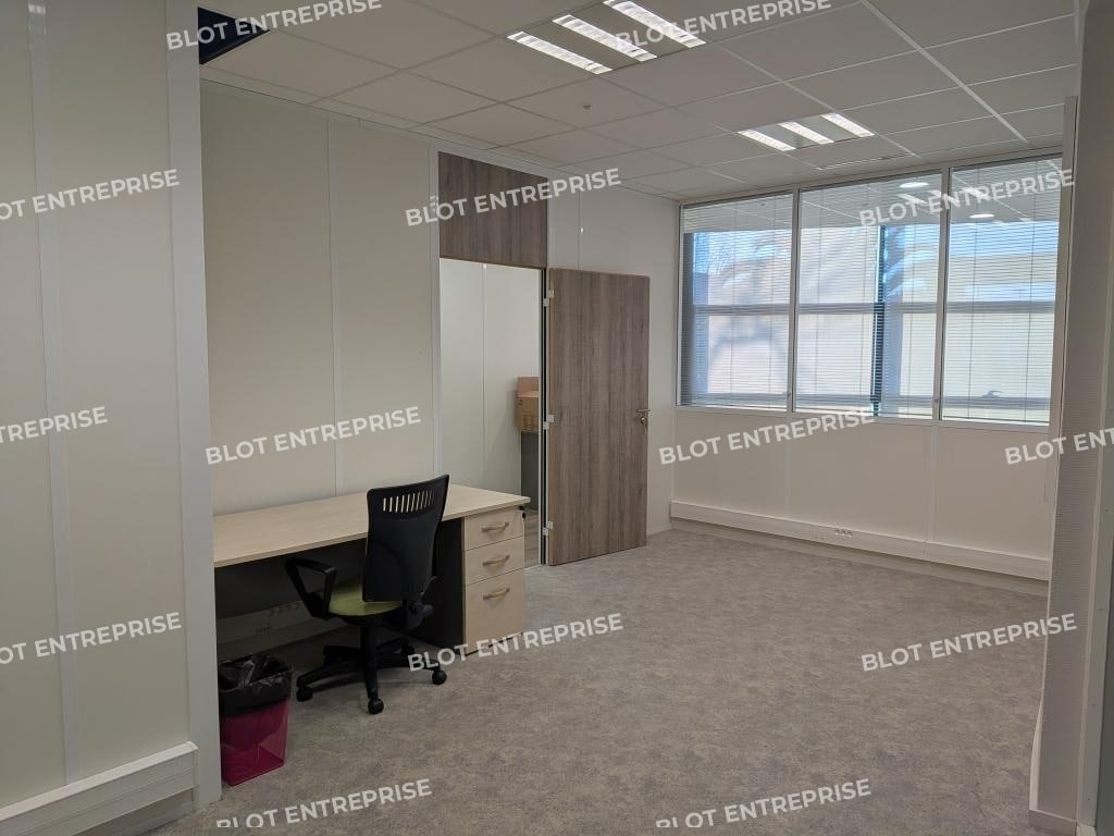 Office in Guipavas for lease Building Photo- Image 1 of 9