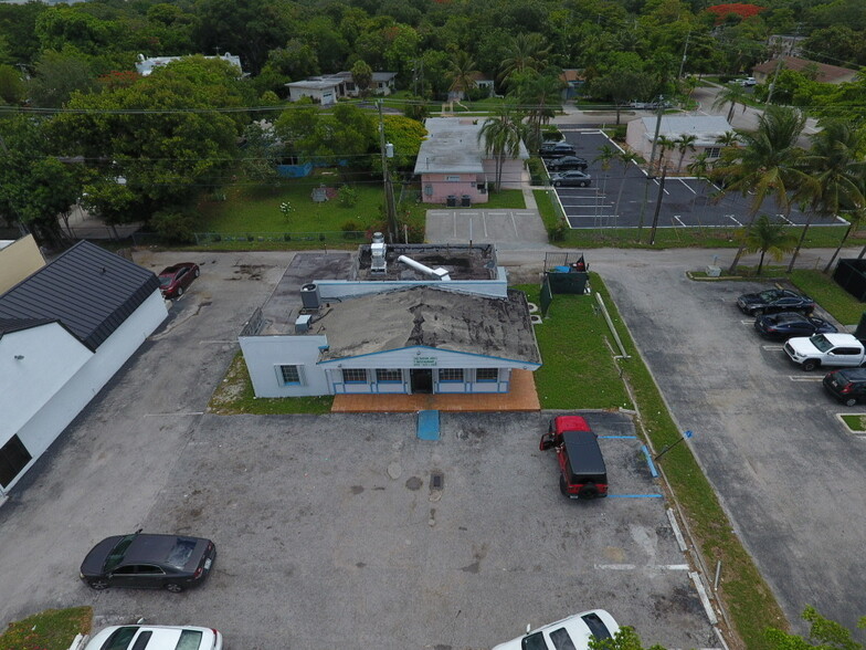 975 NE 125th St, North Miami, FL for lease - Primary Photo - Image 1 of 7