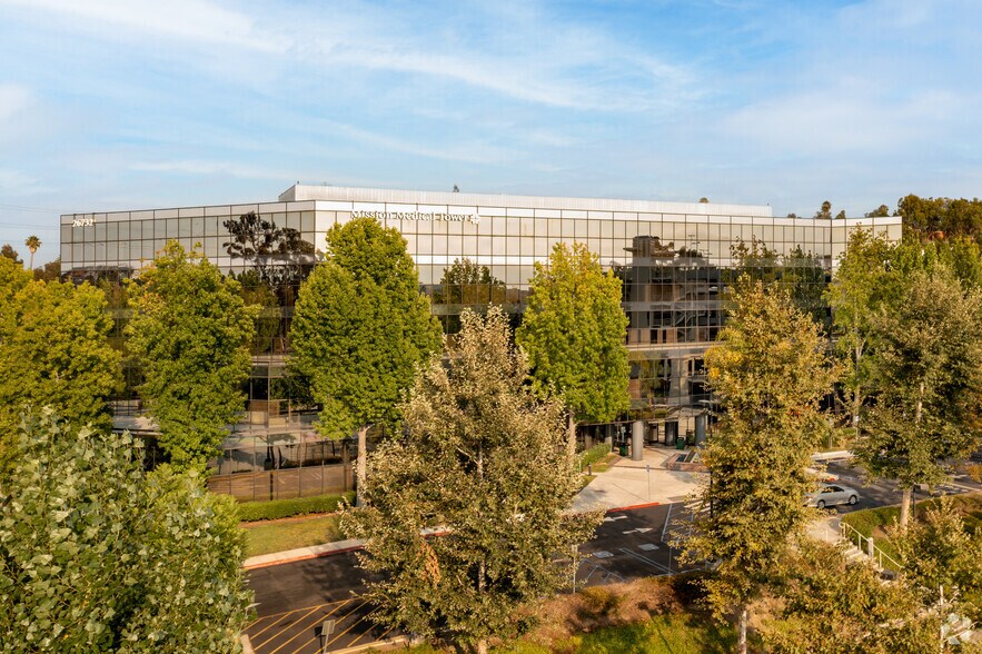 26732 Crown Valley Pkwy, Mission Viejo, CA à louer - Photo principale - Image 1 de 7