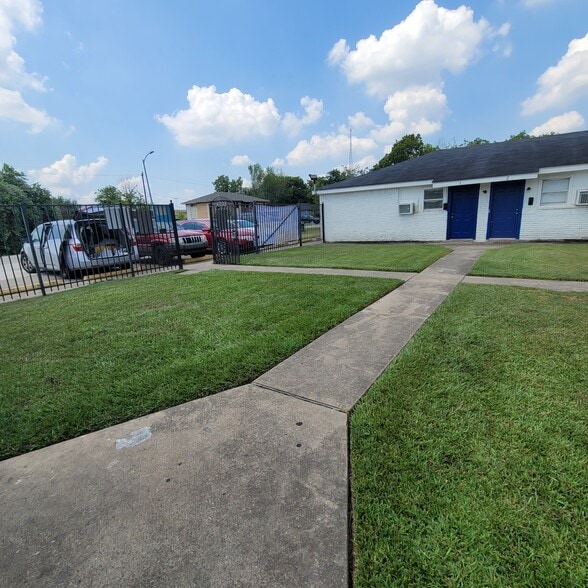 4201-4203 Phlox St, Houston, TX for sale - Building Photo - Image 3 of 39