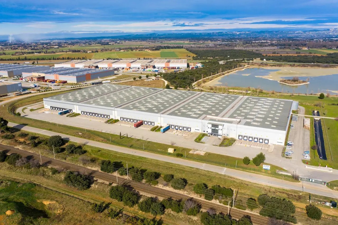 Industrial in Saint-Martin-de-Crau for lease Primary Photo- Image 1 of 19