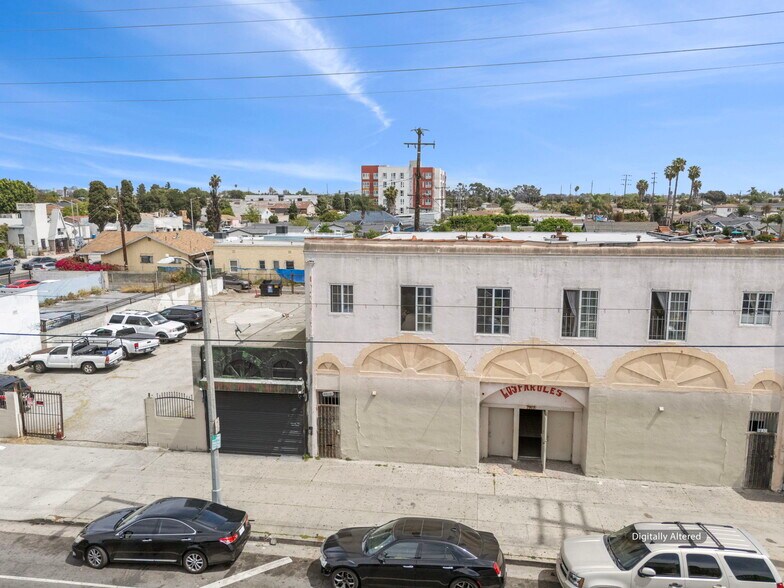 7916 S Central Ave, Los Angeles, CA à vendre - Photo du bâtiment - Image 2 de 23