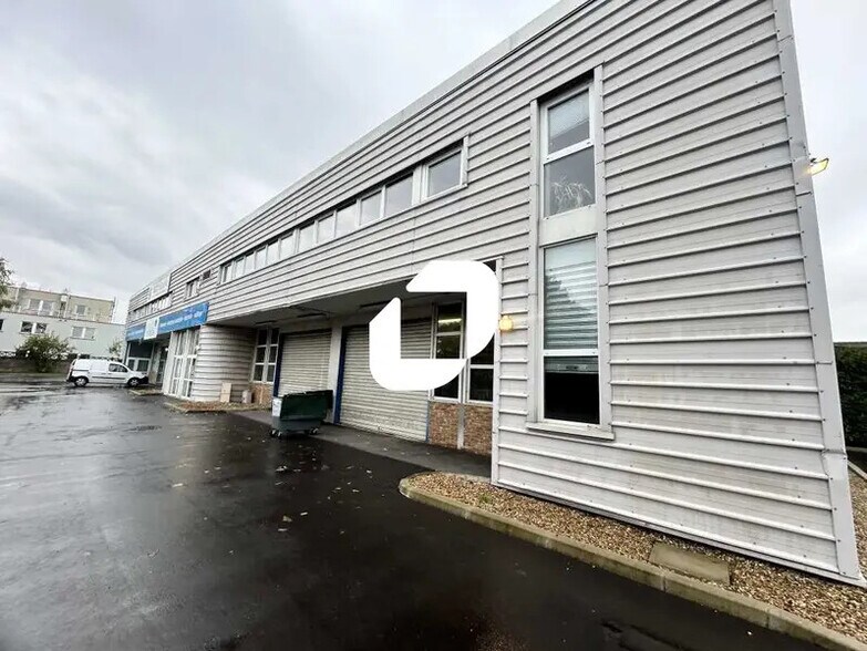 Office in Houilles for lease - Building Photo - Image 1 of 19