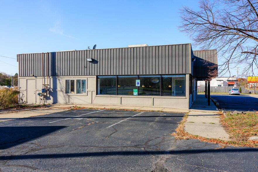 901 Trowbridge Rd, East Lansing, MI à louer - Photo du bâtiment - Image 2 de 14