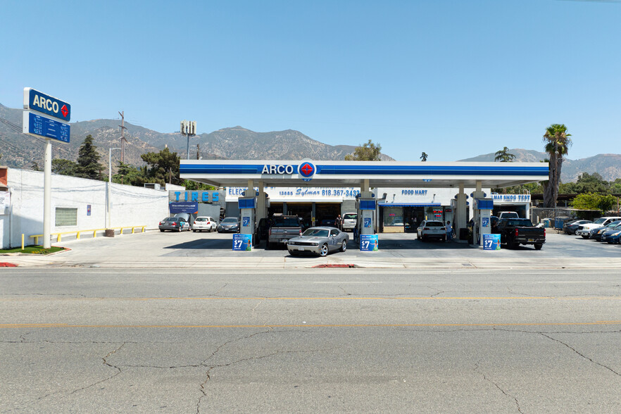 13883 Foothill Blvd, Sylmar, CA for sale - Building Photo - Image 3 of 12