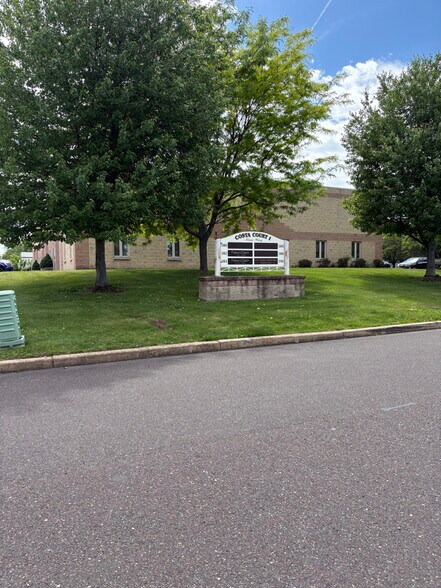 388 Nina Way, Warminster, PA à louer - Photo du bâtiment - Image 2 de 4