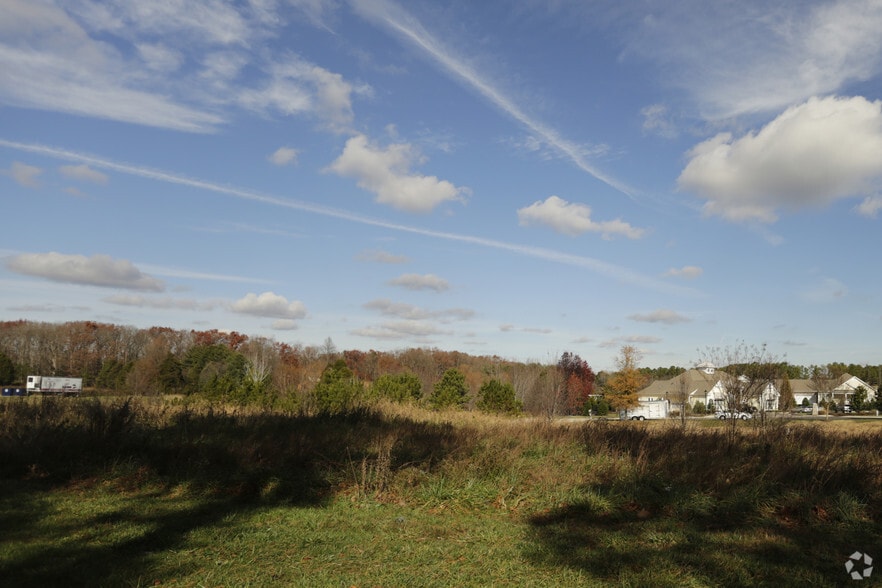 12235 IronBridge Rd, Chester, VA for sale - Building Photo - Image 2 of 3