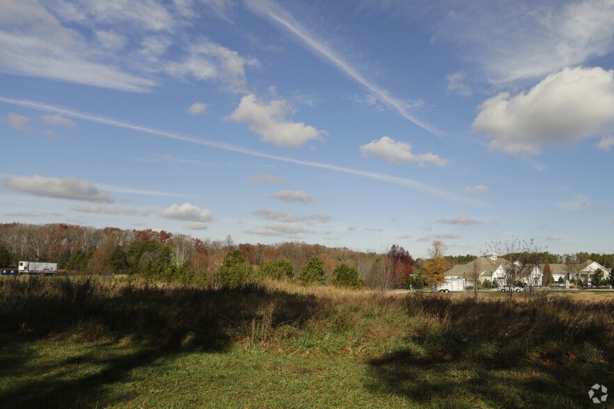 12235 IronBridge Rd, Chester, VA à vendre - Photo du bâtiment - Image 2 de 3