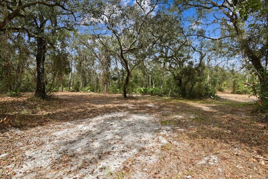 5476 Cyril Dr, Dade City, FL for sale - Building Photo - Image 2 of 44