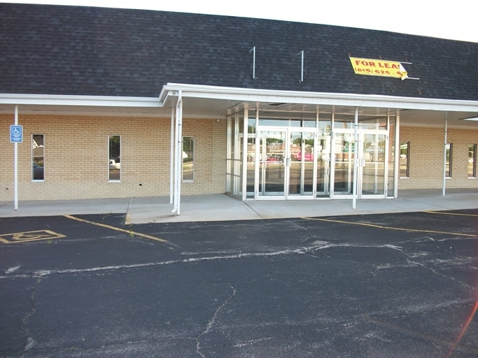 2317-2323 E Lincolnway, Sterling, IL for lease - Building Photo - Image 2 of 48