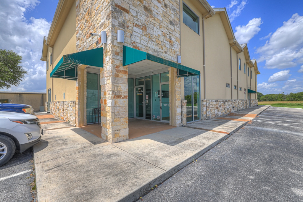 936 TX-123 Hwy, Seguin, TX for lease Primary Photo- Image 1 of 12