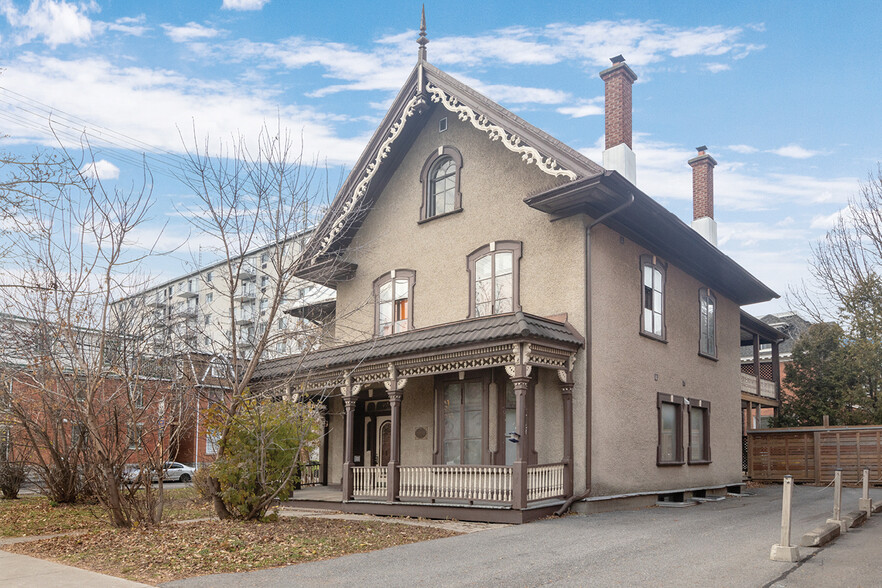 245 Laurier Av E, Ottawa, ON for sale - Primary Photo - Image 1 of 9