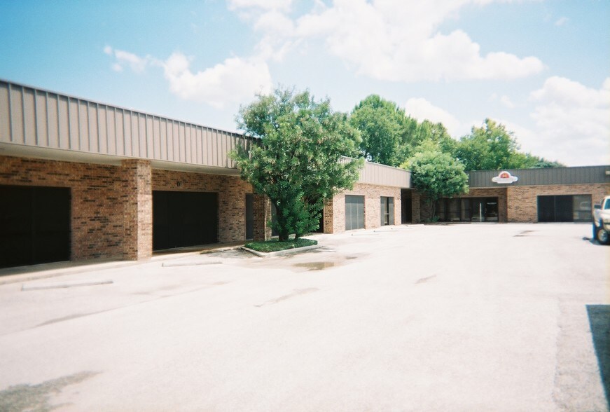 1208-1218 FM 78, Schertz, TX à louer - Photo du bâtiment - Image 2 de 6