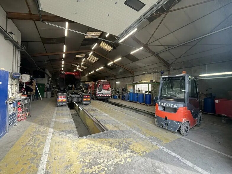 Flex dans Châteaurenard à louer - Photo du bâtiment - Image 3 de 11