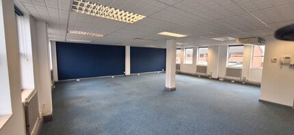 51 Bishopric, Horsham for lease Interior Photo- Image 1 of 2