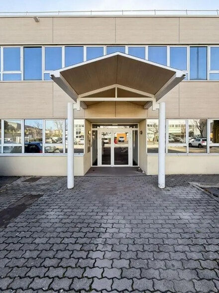 99 Avenue Ibrahim Ali ( 1977-1995), Marseille for lease - Building Photo - Image 3 of 14