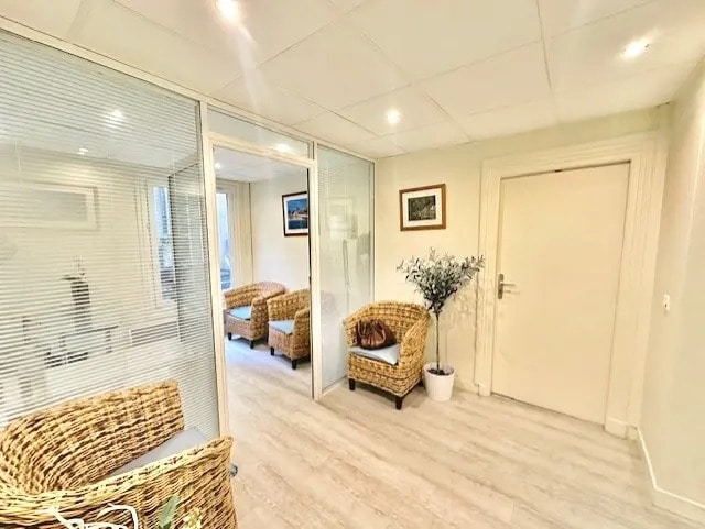 Office in Paris for lease Interior Photo- Image 1 of 12