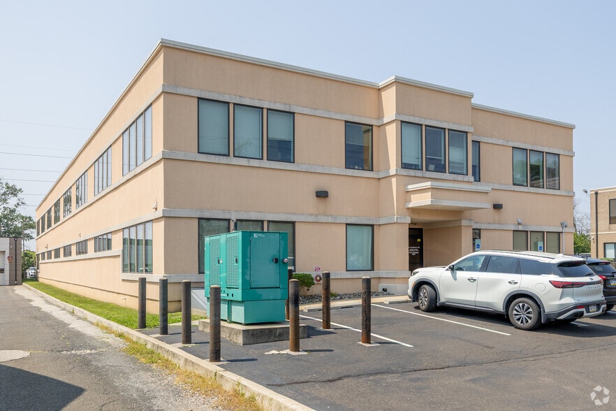 2000 Grant Ave, Philadelphia, PA for sale - Building Photo - Image 3 of 4