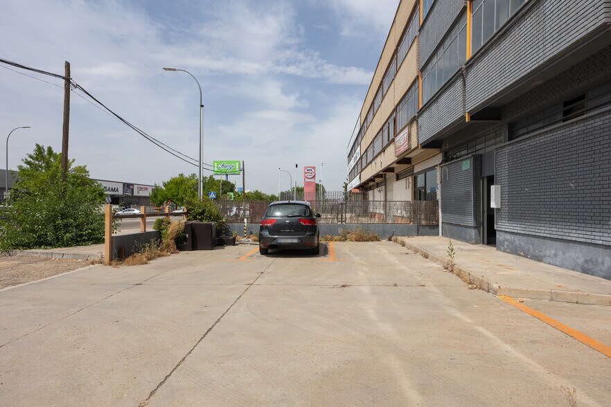 Avenida de Castilla, 9, San Fernando de Henares, Madrid à vendre - Photo du bâtiment - Image 3 de 3