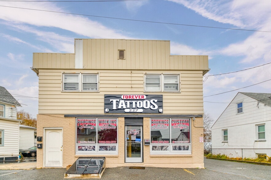 227 Main St, Milltown, NJ à louer - Photo du bâtiment - Image 2 de 4