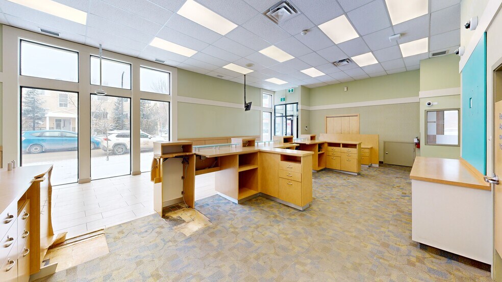 10303 107th Ave NW, Edmonton, AB à louer - Numérisation 3D de Matterport - Image 2 de 18