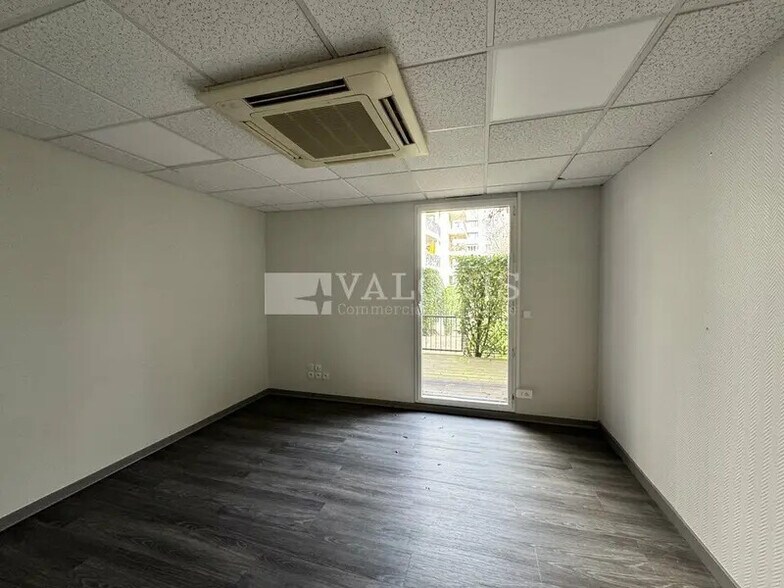 Bureau dans Lyon à louer - Photo du bâtiment - Image 3 de 8