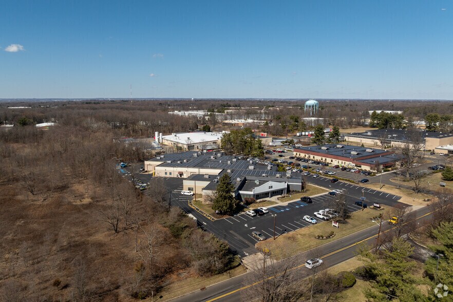 341 New Albany Rd, Moorestown, NJ à louer - Aérien - Image 2 de 6