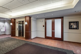 4655 N Port Washington Rd, Glendale, WI for lease Lobby- Image 1 of 4