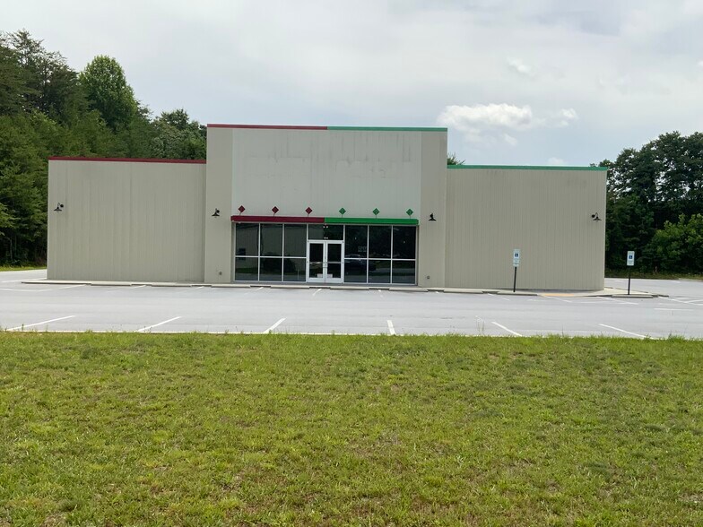 104 Hwy 64 E, Hayesville, NC à vendre - Photo principale - Image 1 de 15